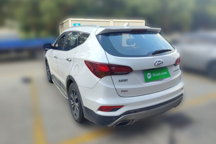 Used Hyundai Santa Fe 2017 2.0T Automatic Two-Wheel Drive Smart Version 7 Seats