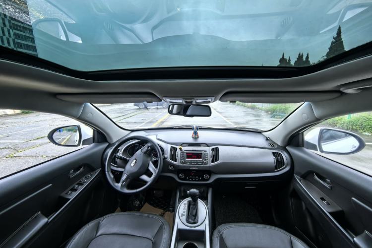 Used Kia Sportage R 2015 2.0L Automatic Two-Wheel Drive DLX Model Interior 1