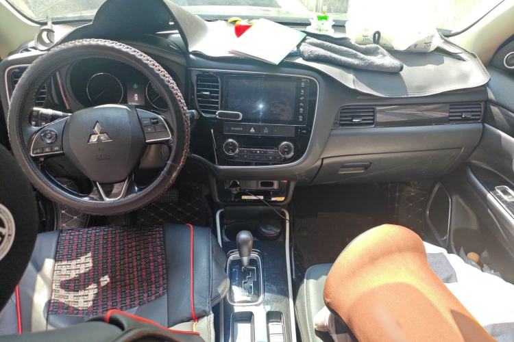 Used Mitsubishi Outlander 2019 2.0L Two-Wheel Drive Comfort Edition 5 Seats China VI Standard Interior 2