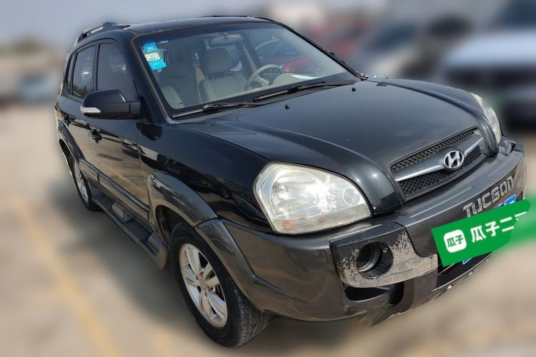 Used Hyundai Tucson 2009 2.0L Manual Two-Wheel Drive Fashion Edition Front Right 45 Deg