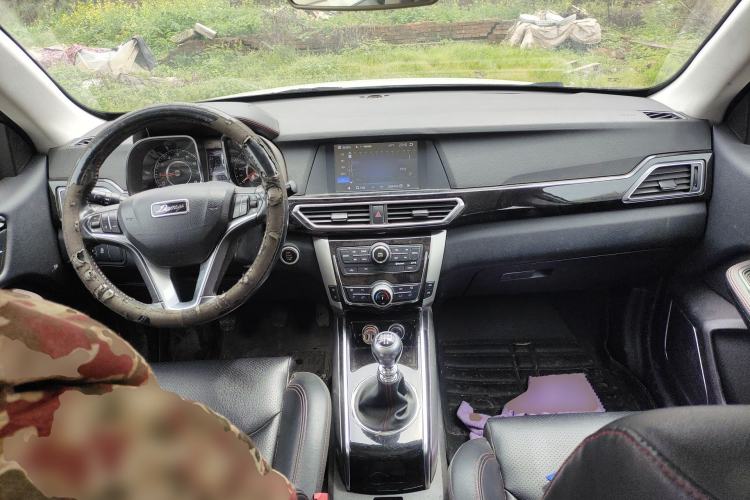 Used Zotye Domy X5 2017 Upgraded Model 1.5T Manual Luxury Version Center Console