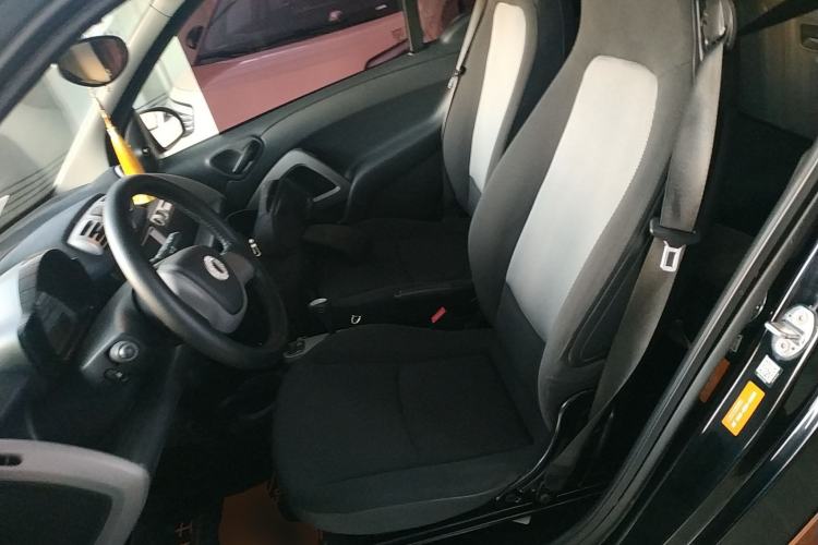 Used smart fortwo 2015 1.0 MHD New Year Special Edition
