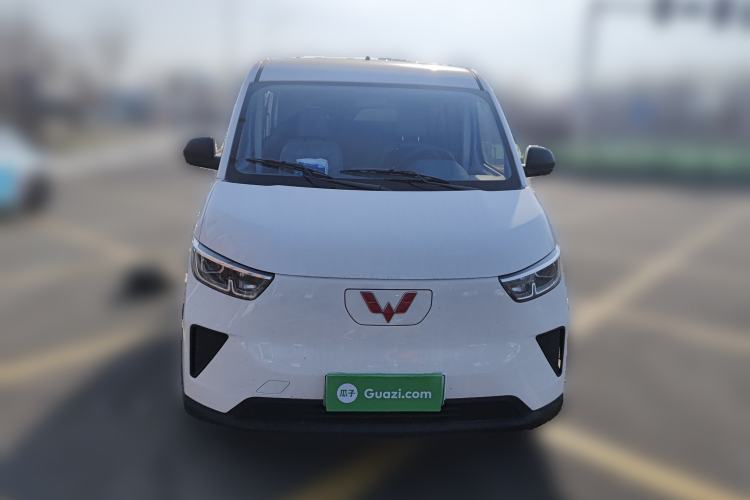 Used Wuling Yangguang 2024 300KM Comfort Version Passenger Van 75kW