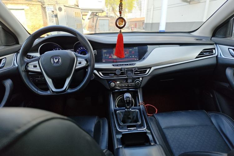 Used CHANGAN Eado 2019 High-Energy Edition 1.6L GDI Manual Pioneer Model China VI Standard Center Console