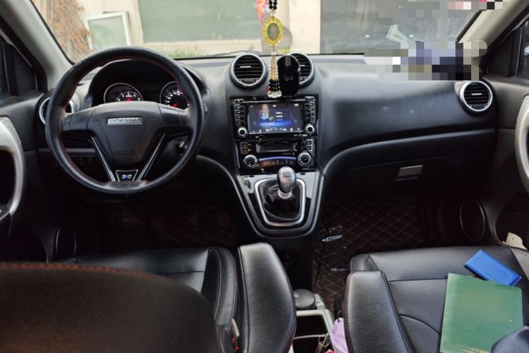 Used Haval H6 2016 Upgraded Model 1.5T Manual Two-Wheel Drive Urban Version Center Console