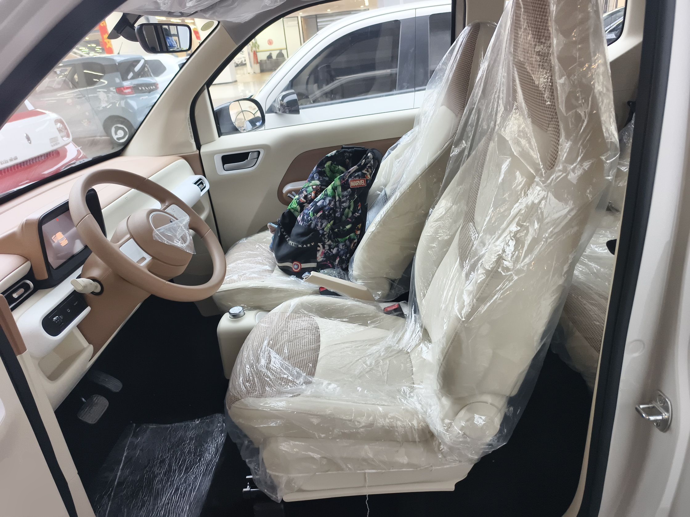 المقاعد الأمامية داخل السيارة