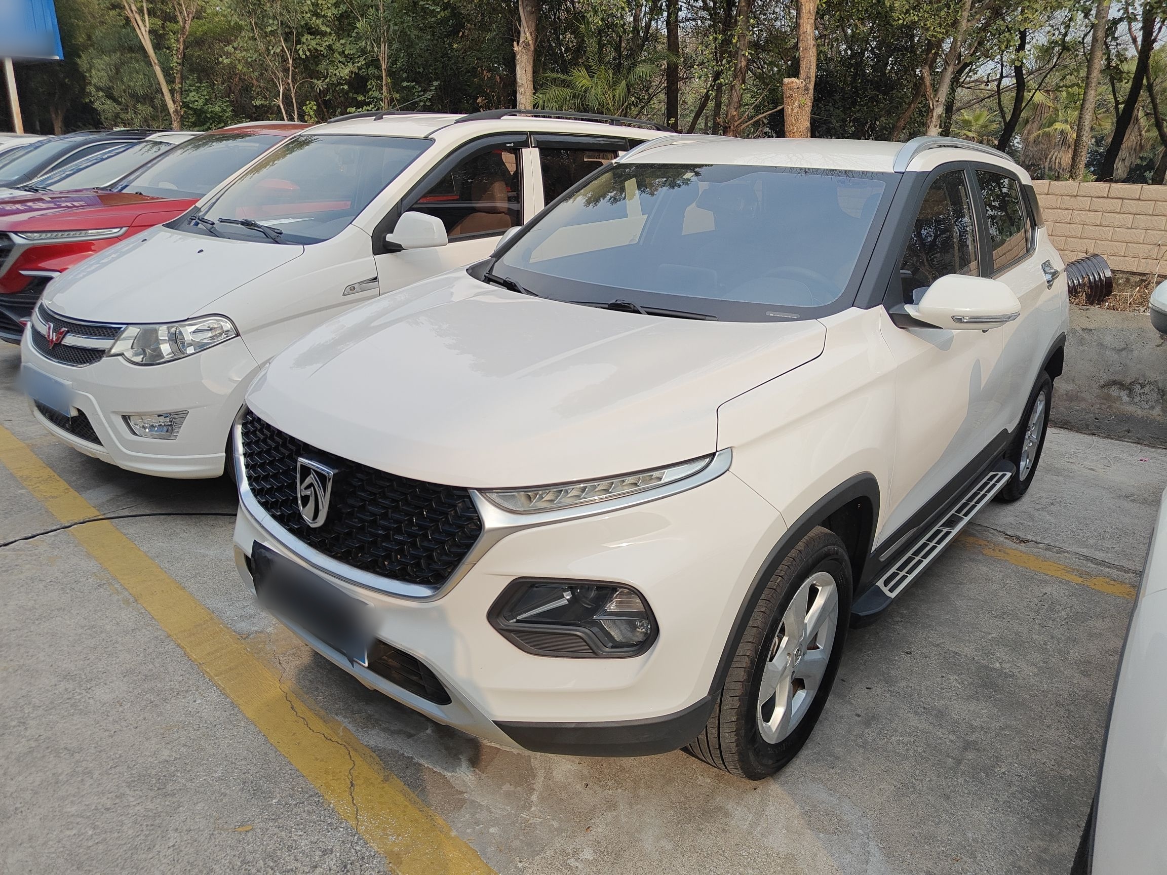 Под передней частью автомобиля