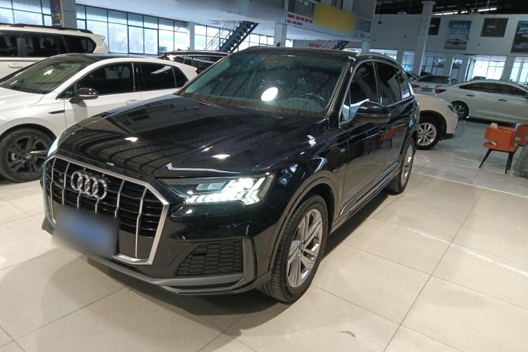 Used Audi Q7 2021 45 TFSI quattro S line Sport model
