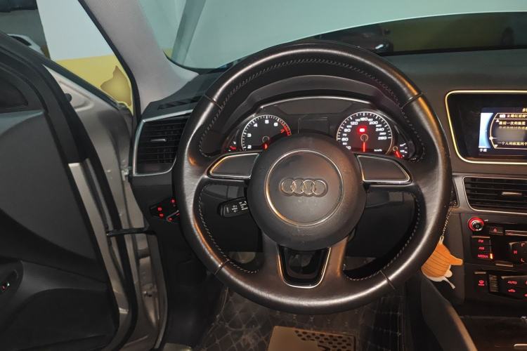 Used Audi Q5 2017 40 TFSI Ambition Edition Steering Wheel