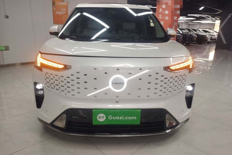 Used Volvo EM90 2025 Ultra Six-Seater