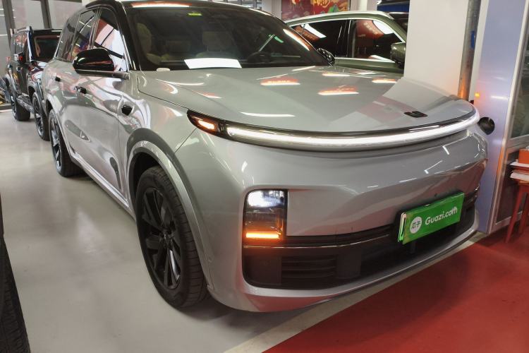 Used Li Auto L8 2023 Air model Front Right 45 Deg