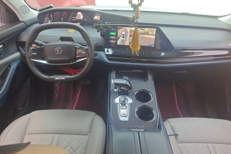 Used CHANGAN UNI-K iDD 2022 Blue Whale iDD 130km 1.5T Prestige Model Center Console