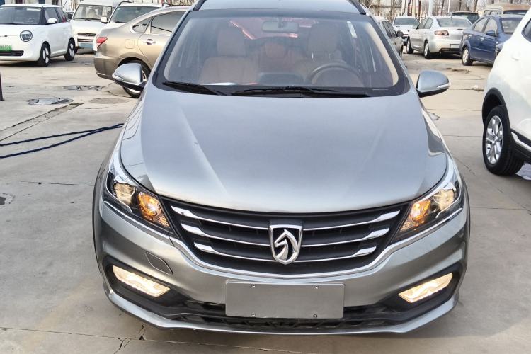 Used Baojun 310W 2017 1.5L Manual Fashion Model China V