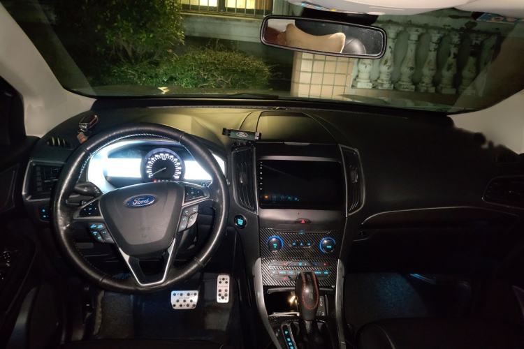 Used Ford Edge 2015 2.0T GTDi Two-Wheel-Drive High-Line Version