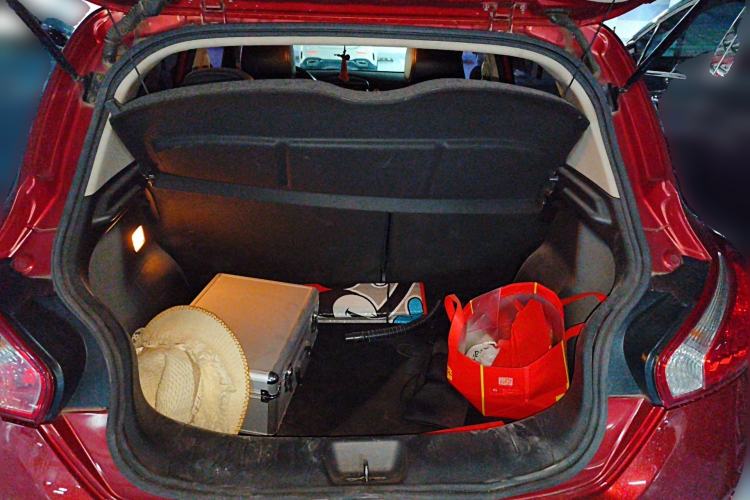 Used Nissan Tiida 2011 1.6L CVT Smart Version Trunk