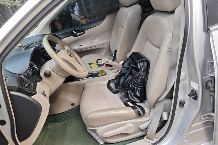 Used Nissan Tiida 2013 1.6L CVT Cool Cafe Edition
