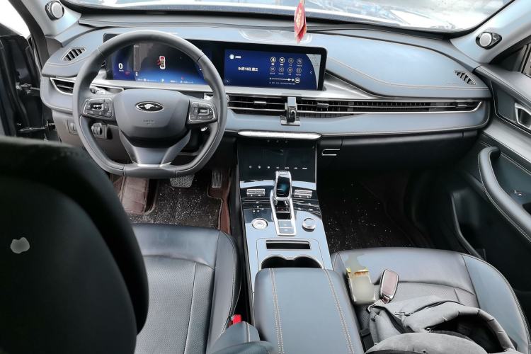 Used Chery Tiggo 8 PLUS 2022 290TGDI DCT Haoting Edition Center Console