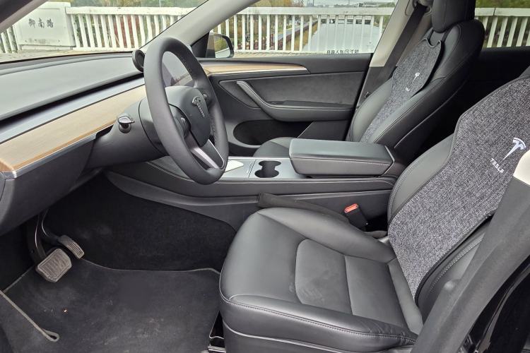 Used Tesla Model Y 2021 Long-Range All-Wheel-Drive Version 3D7
