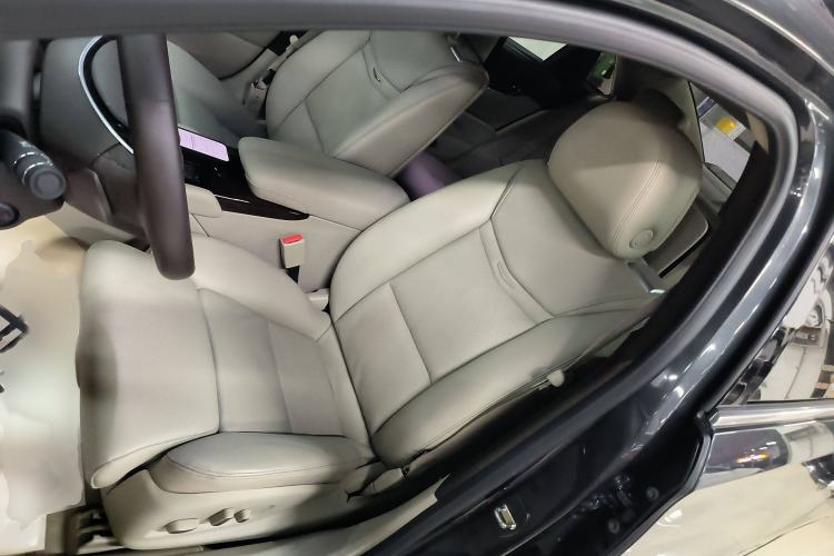 Used Cadillac XTS 2013 28T Leading Model
