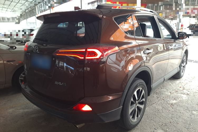 Used Toyota RAV4 2016 2.0L CVT Two-Wheel Drive Fashion Edition China V Standard
