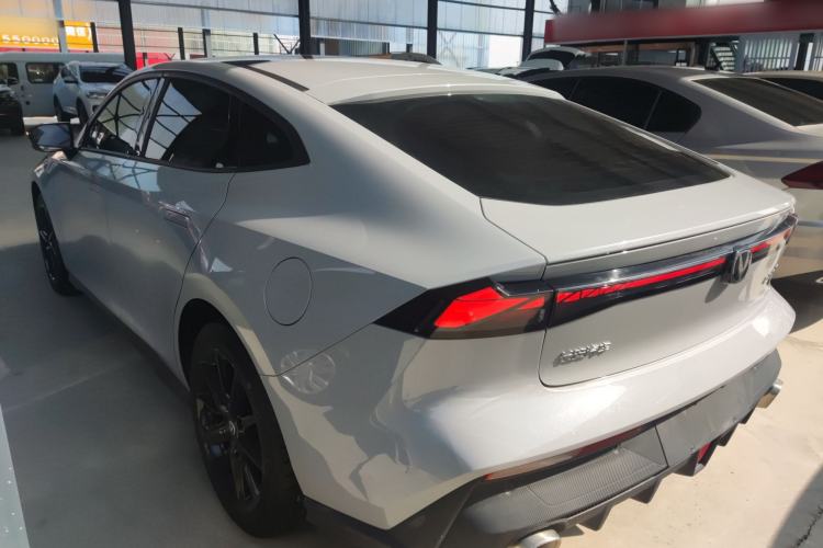 Used Changan UNI-V iDD 2023 ZhiDian iDD 1.5T 113km ZhiKu Model
