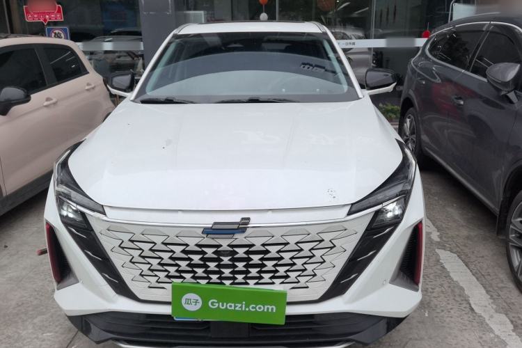 Used CHANGAN OSHAN Z6 2022 Blue Whale 1.5T DCT Smart Edition Front