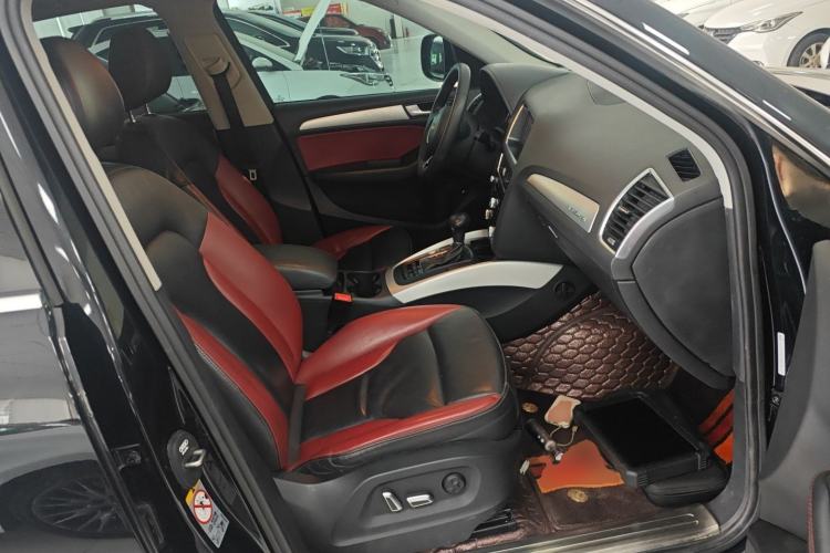 Used Audi Q5 2018 Collector's Edition 40 TFSI Technology Model
