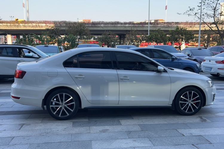 Used Volkswagen Sagitar 2013 2.0 TSI GLI Exterior 1