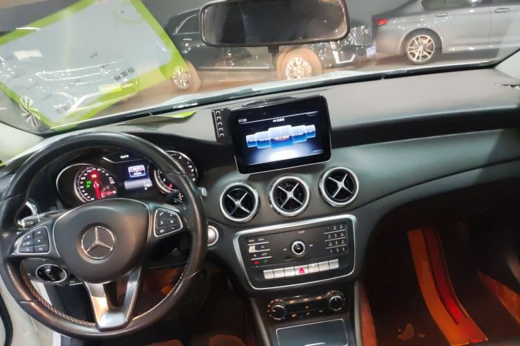 Used Mercedes-Benz GLA 2018 GLA 200 Sport Edition Center Console