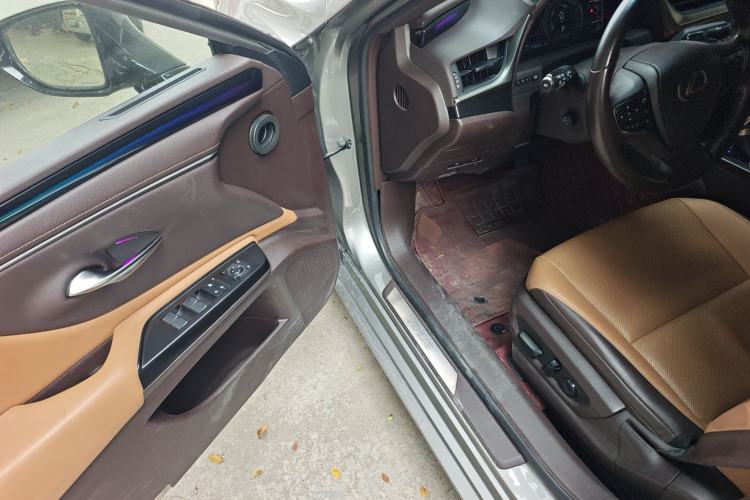 Used Lexus ES 2018 300h Premier Edition China V Standard
