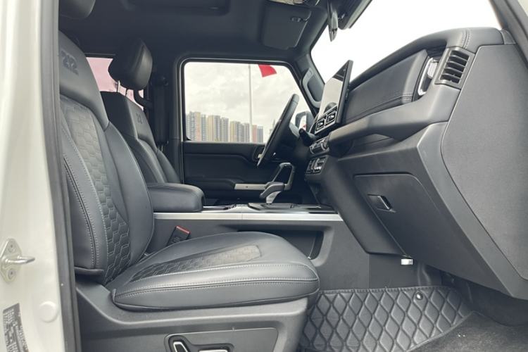 Used 212 T01 2024 2.0T Explorer
