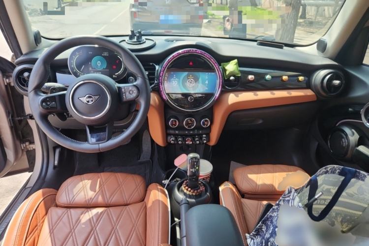 Used MINI 2023 2.0T COOPER S Artist Five-Door Edition Center Console