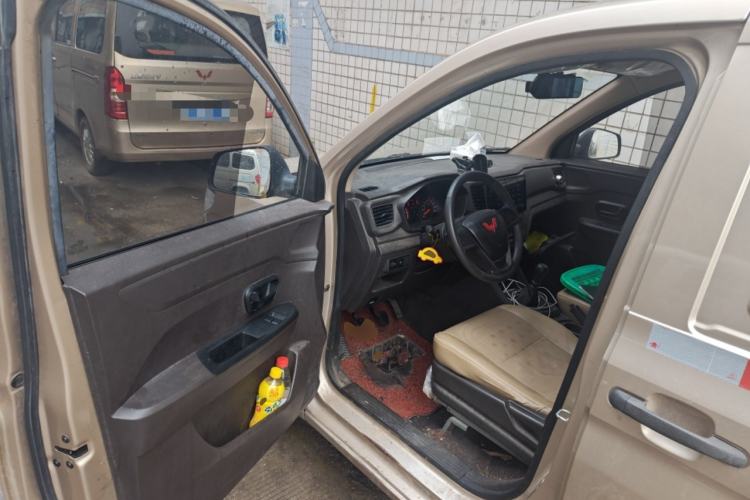 Used Wuling Hongguang V 2022 1.5L Jingqu Edition Enclosed-Window Vehicle with Hydraulic Power Steering LAR