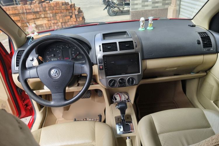 Used Volkswagen Polo 2009 Jingqing 1.6L Automatic Fashion Edition Center Console