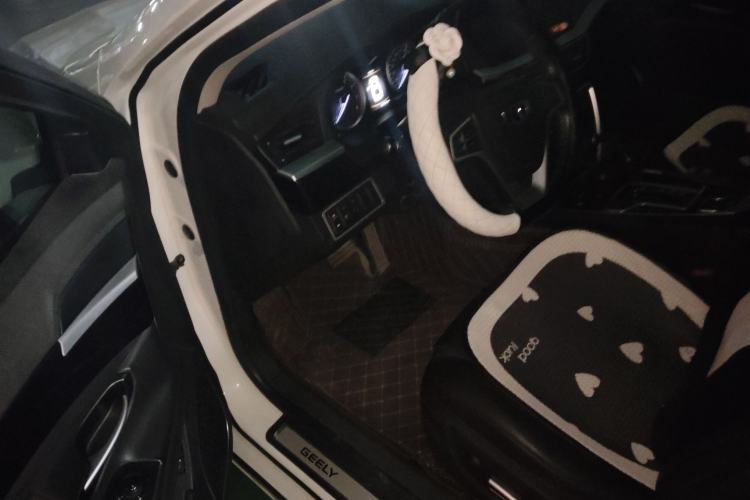 Used Geely Auto Emgrand GT 2015 2.4L Luxury Model
