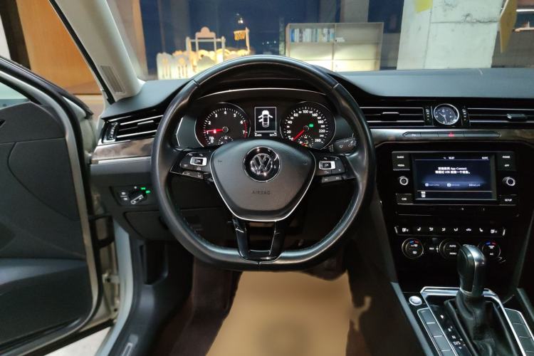 Used Volkswagen Magotan 2018 Facelift 330TSI DSG Luxury Model
