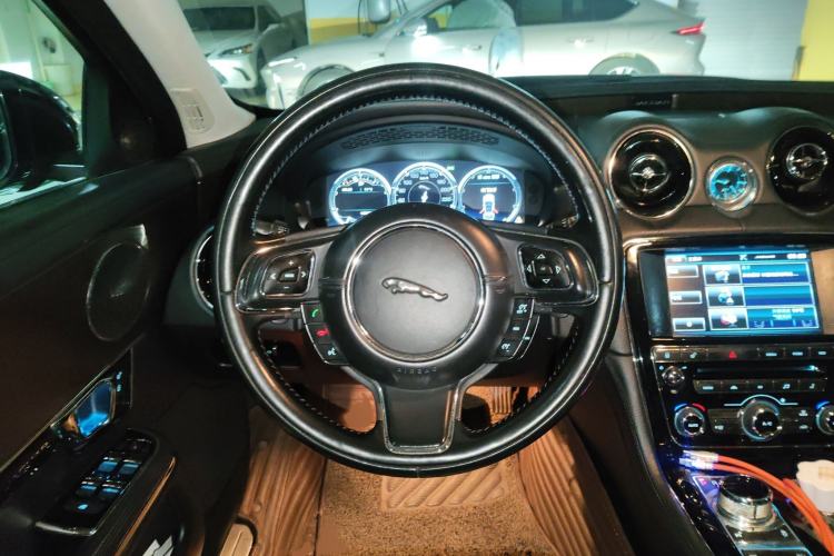 Used Jaguar XJ 2014 XJL 2.0T Two-Wheel-Drive Elegant Business Edition