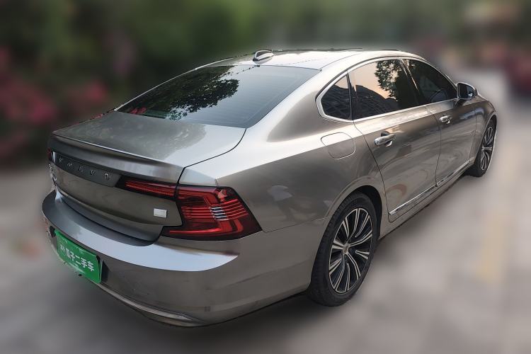 Used Volvo S90 New Energy 2021 T8 eDrive Hybrid Zhiyi Luxury Edition Rear Right 45 Deg