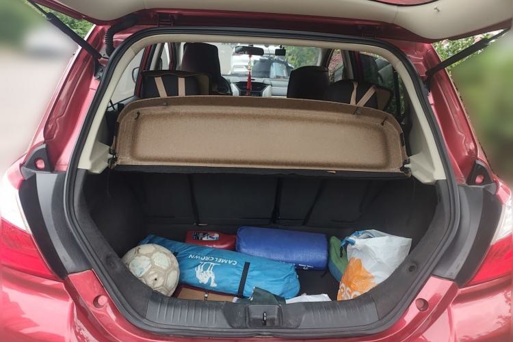 Used Venucia R50 2015 1.6L Manual Fashion Edition
