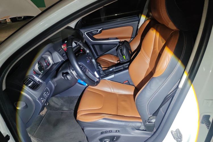 Used Volvo V60 2015 T5 Zhiya Edition