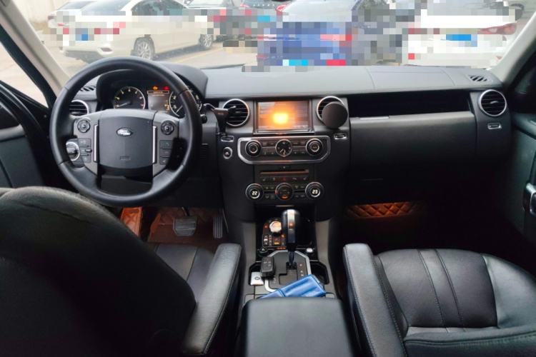 Used Land Rover Discovery 2010 5.0 V8 HSE Gasoline Model Center Console