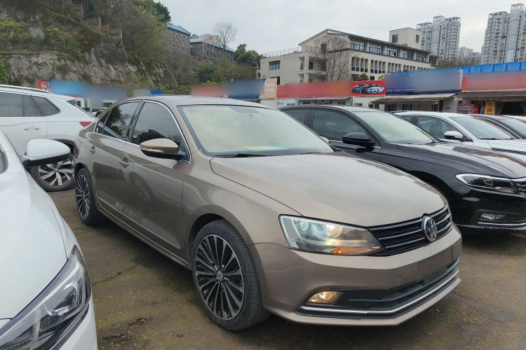 Used Volkswagen Sagitar 2015 1.6L Automatic Comfort Model Front Right 45 Deg