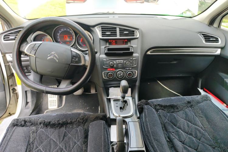 Used Citroen C4L 2013 1.6 THP Automatic Impression Edition Center Console