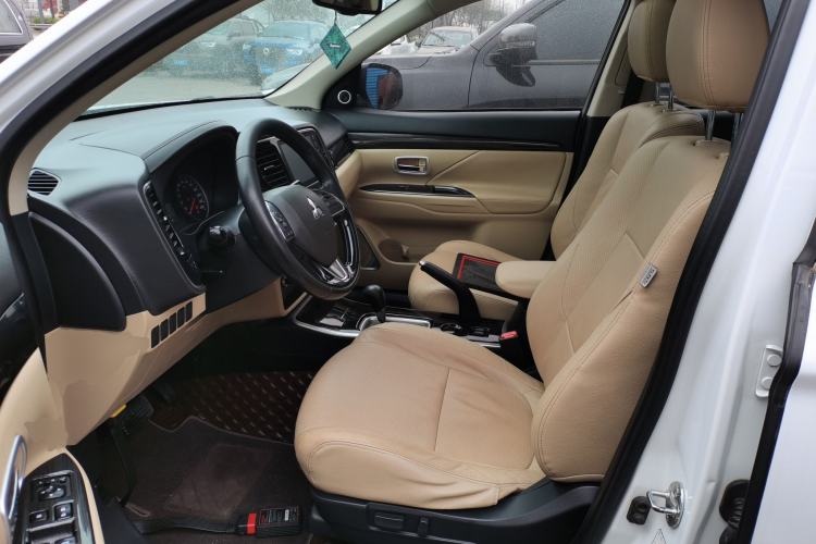 Used Mitsubishi Outlander 2018 2.0L Two-Wheel Drive Glory Edition 5 Seats