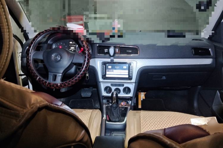 Used Volkswagen Gran Lavida 2013 1.4 TSI Automatic Comfort Model Center Console