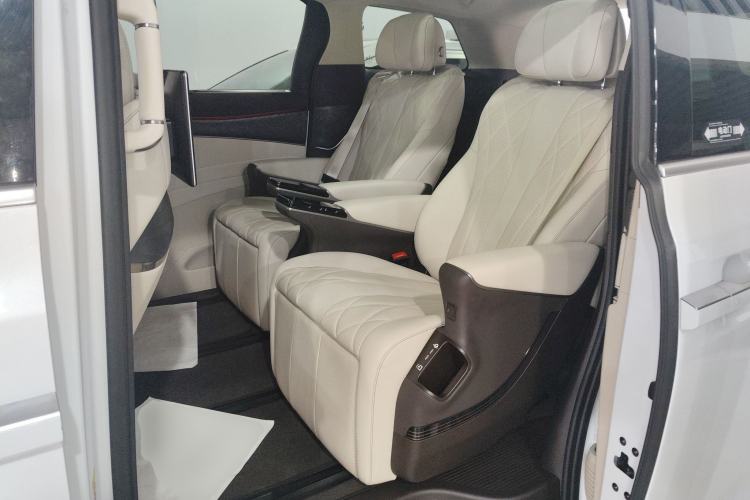 Used Denza D9 2025 DM-i Intelligent Drive 1020 Four-Wheel Drive Prestige Model Left Rear Seat