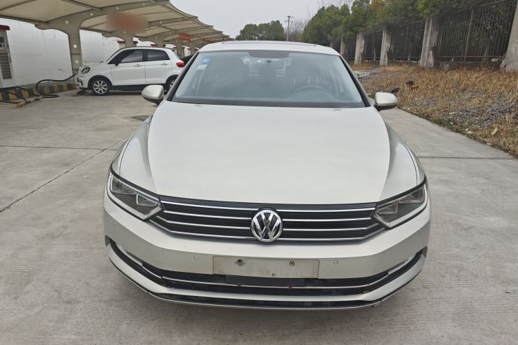 Used Volkswagen Magotan 2017 330TSI DSG Leading Model
