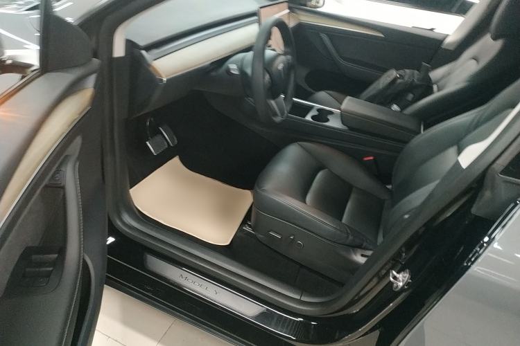 Used Tesla Model Y 2021 Long-Range All-Wheel-Drive Version
