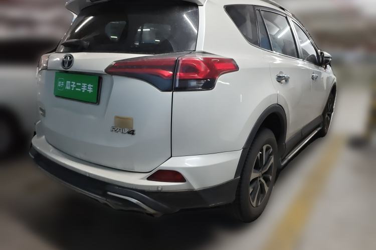 Used Toyota RAV4 2016 2.0L CVT Two-Wheel Drive Fashion Edition China V Standard Rear Right 45 Deg