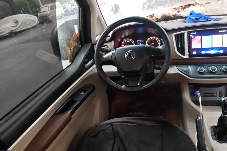 Used FORTHING Lingzhi 2019 Facelifted M5L 1.6L 7-Seater Base Model China VI Standard Steering Wheel